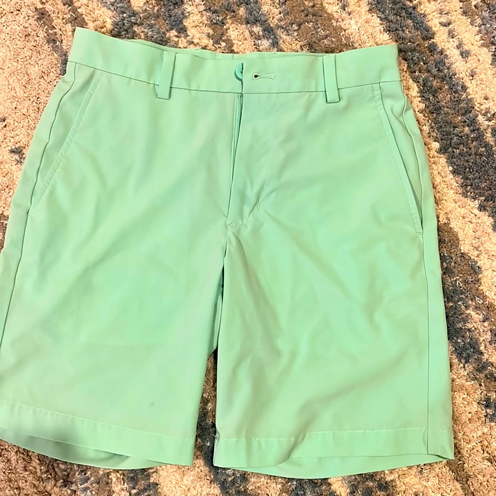 Men’s size 28 seafoam, green vineyard vines breaker short